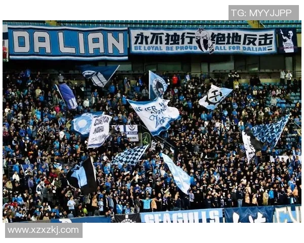 巴塞尔与锡永激战正酣球迷热情高涨走进看台助威